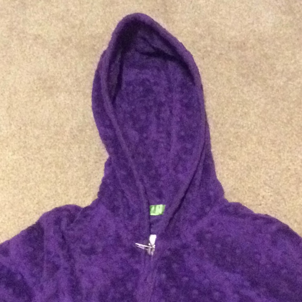 Two sweaters - Picture 3 of 4